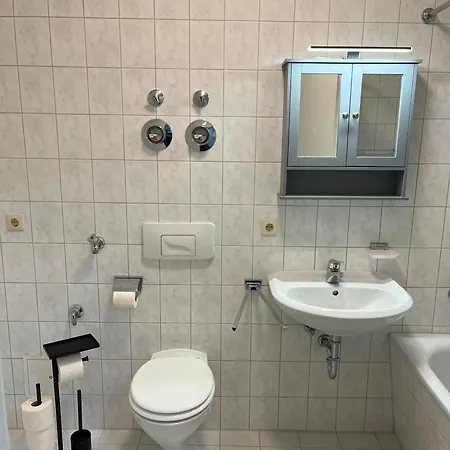 - Clausewitzstrasse Хемниц